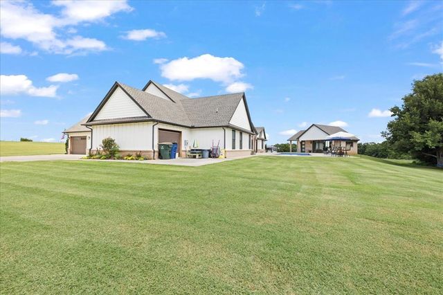 2560 S Sara Avenue, Blanchard, OK 73010