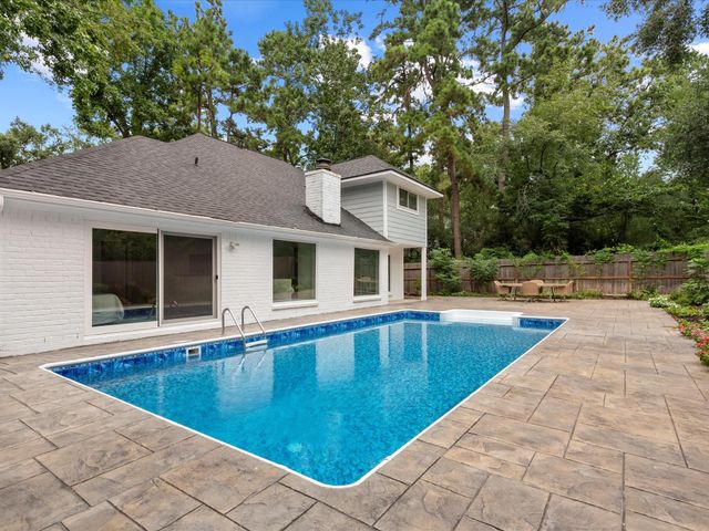 11 S Tallowberry Drive, Spring, TX 77381