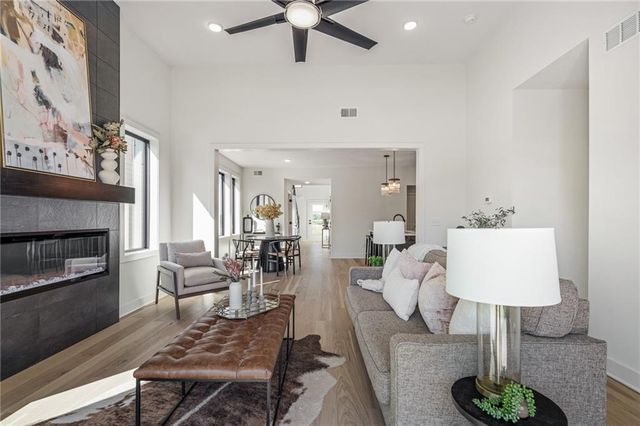 9605 Red Oak Drive, Lenexa, KS 66219