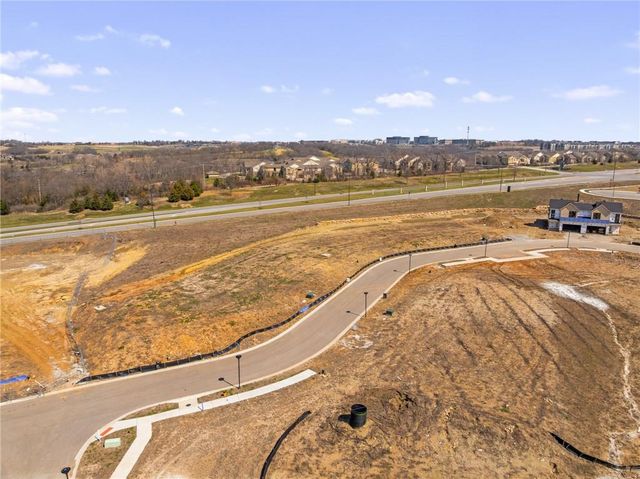 9605 Red Oak Drive, Lenexa, KS 66219
