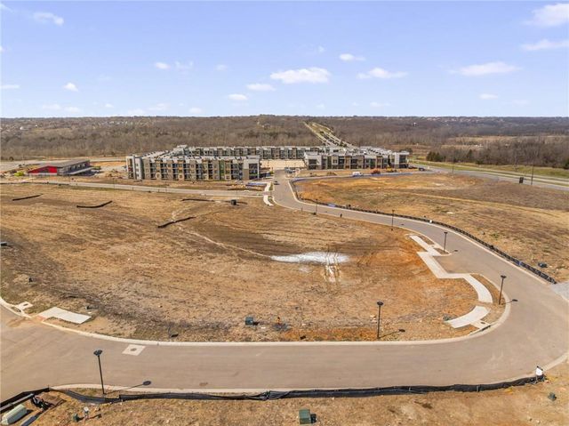 9605 Red Oak Drive, Lenexa, KS 66219