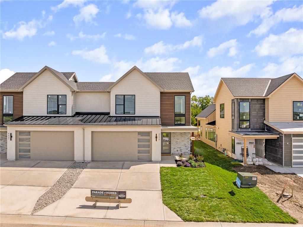 9605 Red Oak Drive, Lenexa, KS 66219