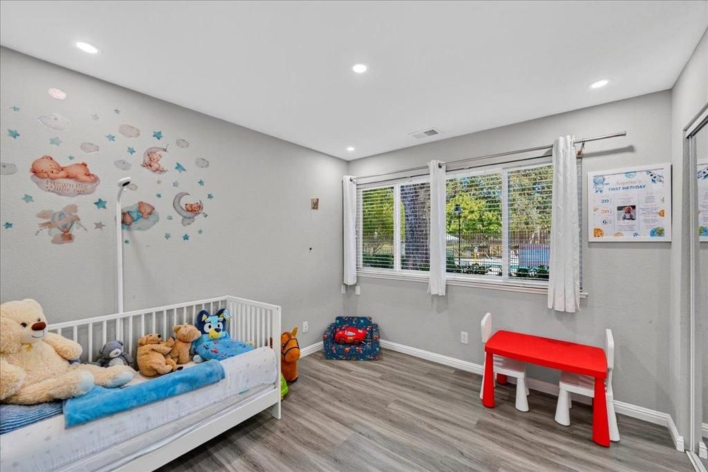 Image 11 of property listing at 5696 MAKATI Circle D, San Jose, CA 95123