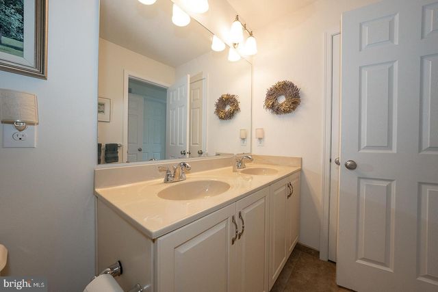 30 MEADOW VIEW LN, Malvern, PA 19355