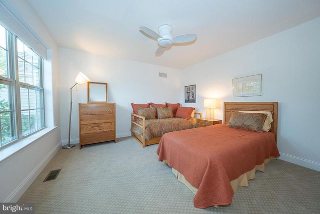 30 MEADOW VIEW LN, Malvern, PA 19355