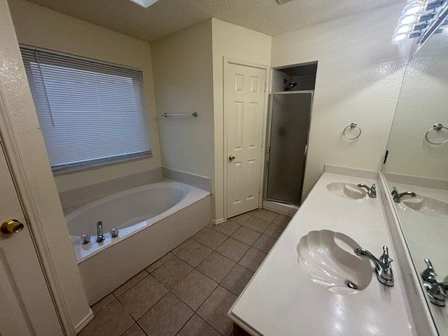 8728 Elbe Trail, Fort Worth, TX 76118