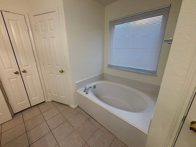 8728 Elbe Trail, Fort Worth, TX 76118