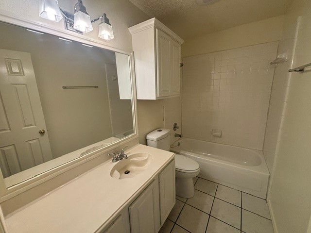 8728 Elbe Trail, Fort Worth, TX 76118