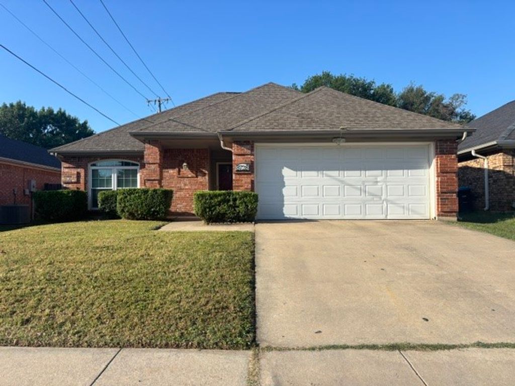 8728 Elbe Trail, Fort Worth, TX 76118
