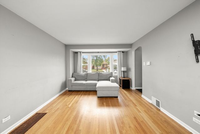 10751 S Avenue B, Chicago, IL 60617