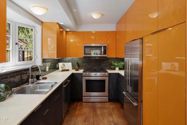 2377 W Silver Lake Drive, Los Angeles, CA 90039