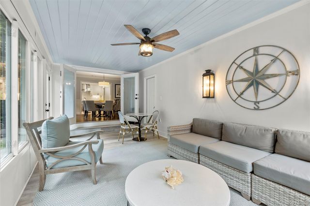 22 Woodfield Road, Stony Brook, NY 11790