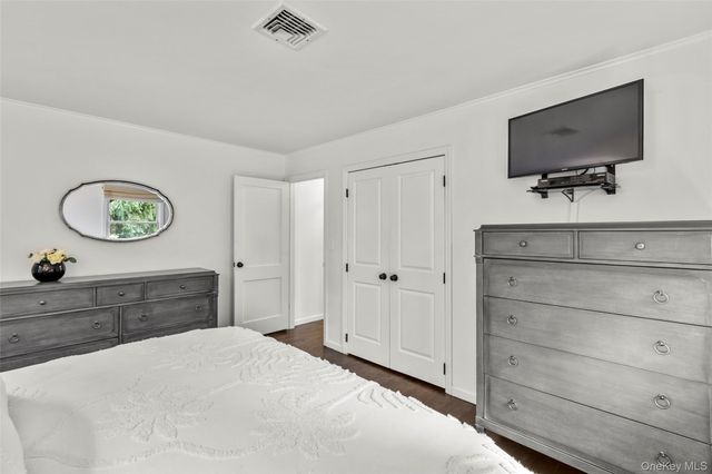 22 Woodfield Road, Stony Brook, NY 11790