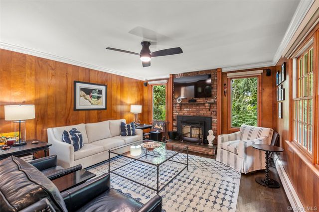 22 Woodfield Road, Stony Brook, NY 11790