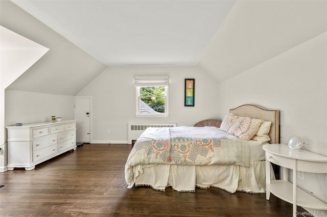 22 Woodfield Road, Stony Brook, NY 11790