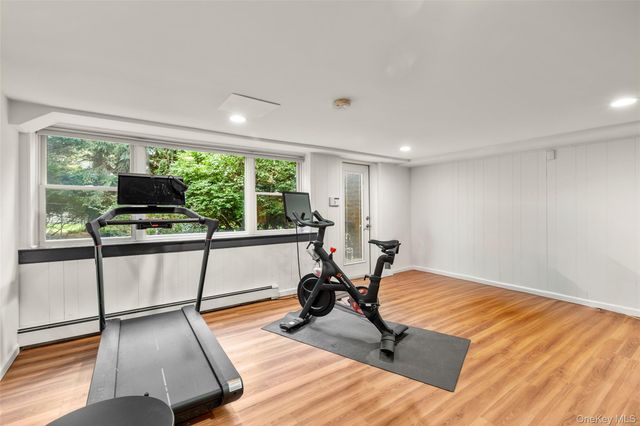 22 Woodfield Road, Stony Brook, NY 11790