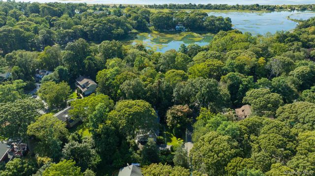 22 Woodfield Road, Stony Brook, NY 11790