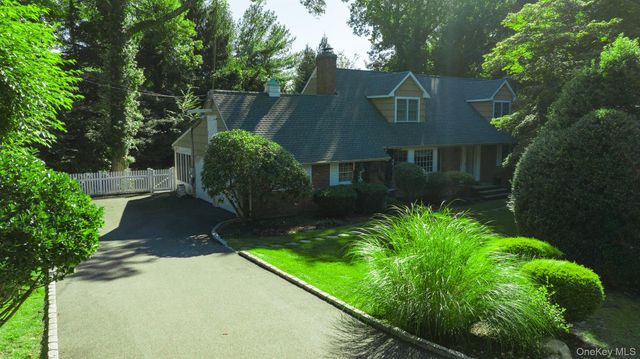 22 Woodfield Road, Stony Brook, NY 11790