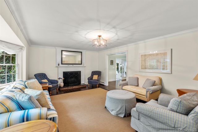 22 Woodfield Road, Stony Brook, NY 11790