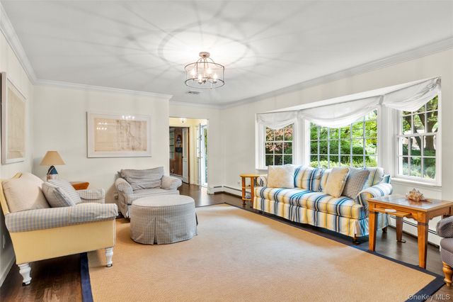 22 Woodfield Road, Stony Brook, NY 11790