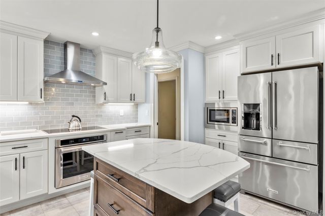 22 Woodfield Road, Stony Brook, NY 11790