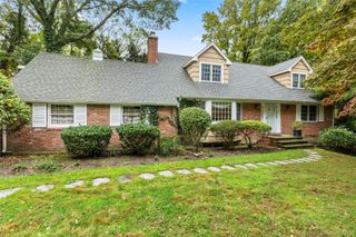 22 Woodfield Road, Stony Brook, NY 11790