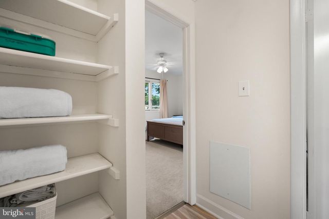6 SUGARLAND SQUARE CT, Sterling, VA 20164