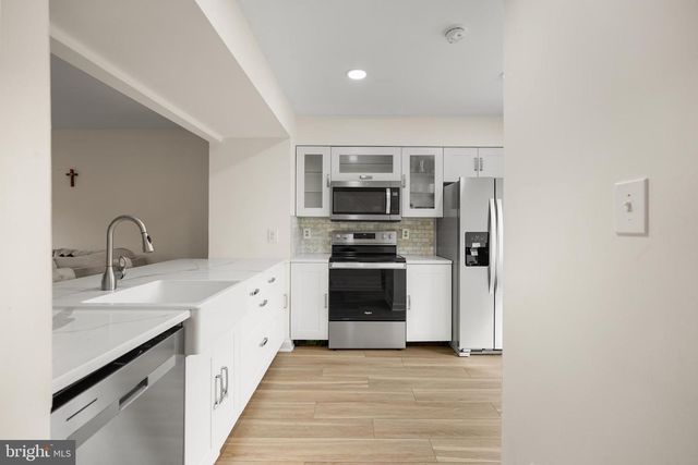6 SUGARLAND SQUARE CT, Sterling, VA 20164