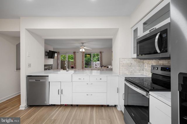 6 SUGARLAND SQUARE CT, Sterling, VA 20164