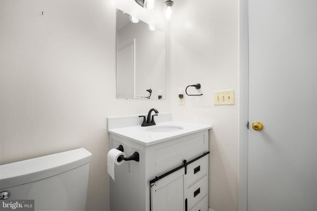 6 SUGARLAND SQUARE CT, Sterling, VA 20164