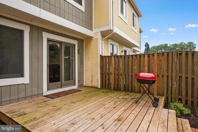 6 SUGARLAND SQUARE CT, Sterling, VA 20164