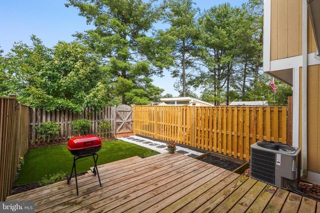 6 SUGARLAND SQUARE CT, Sterling, VA 20164