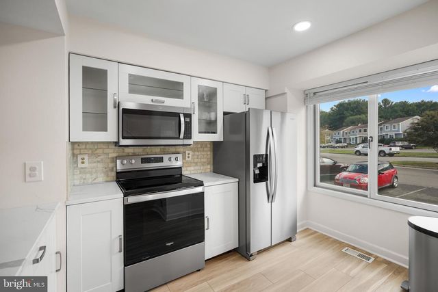 6 SUGARLAND SQUARE CT, Sterling, VA 20164