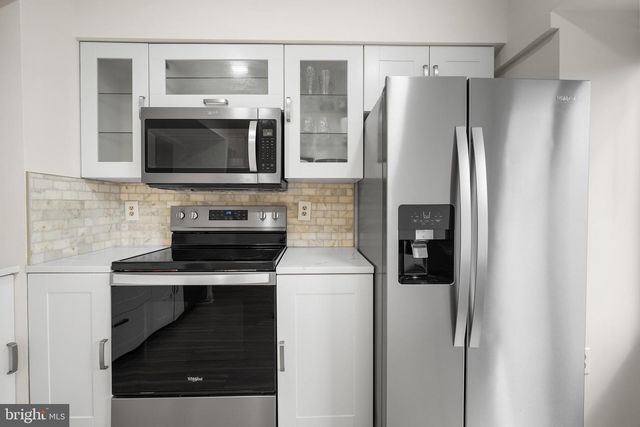 6 SUGARLAND SQUARE CT, Sterling, VA 20164