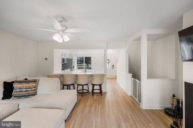 6 SUGARLAND SQUARE CT, Sterling, VA 20164