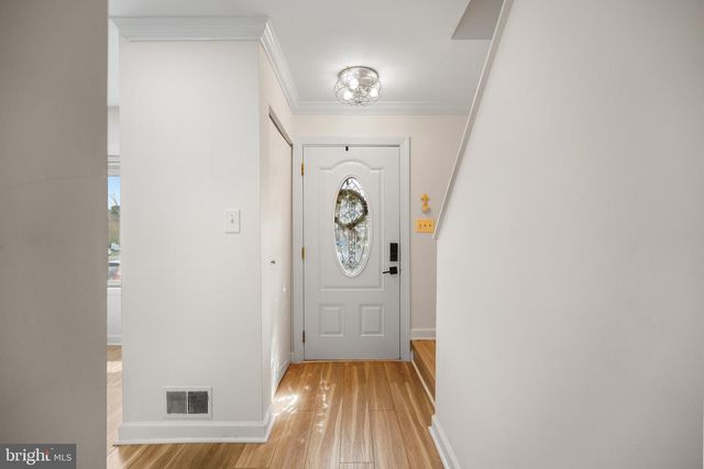 6 SUGARLAND SQUARE CT, Sterling, VA 20164