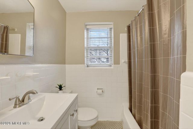 98 Manor Drive, Red Bank, NJ 07701
