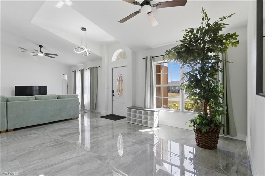 Image 6 of property listing at 619 SW 26th TER, Cape Coral, FL 33914