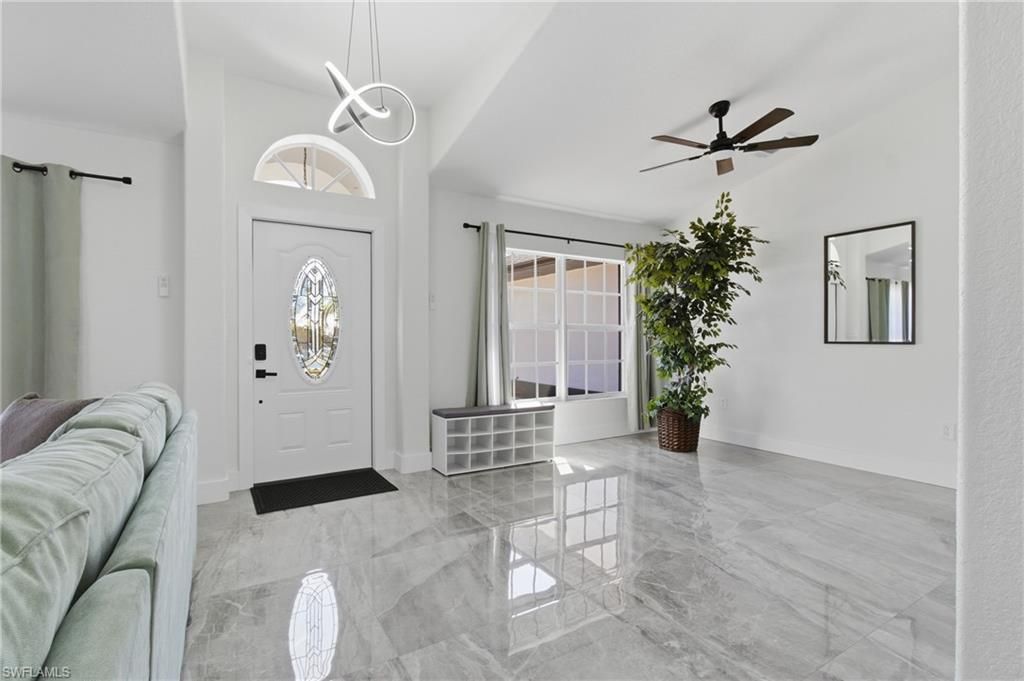 Image 7 of property listing at 619 SW 26th TER, Cape Coral, FL 33914
