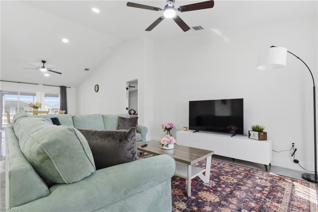 Image 8 of property listing at 619 SW 26th TER, Cape Coral, FL 33914