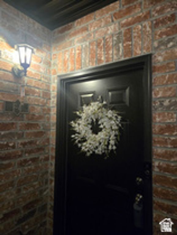 Image 2 of property listing at 116 E RESACA DR #F4, Sandy, UT 84070