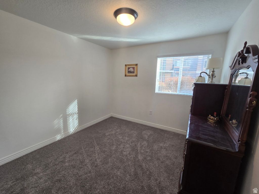 Image 13 of property listing at 116 E RESACA DR #F4, Sandy, UT 84070