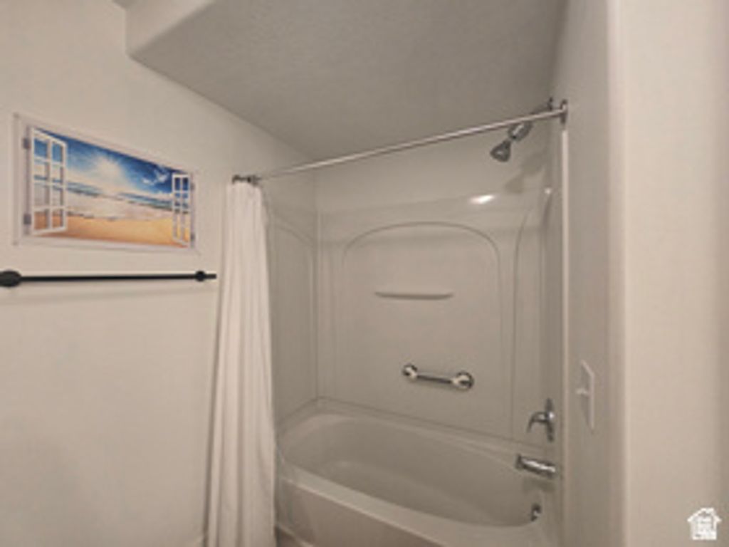 Image 15 of property listing at 116 E RESACA DR #F4, Sandy, UT 84070