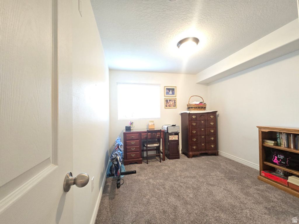 Image 10 of property listing at 116 E RESACA DR #F4, Sandy, UT 84070