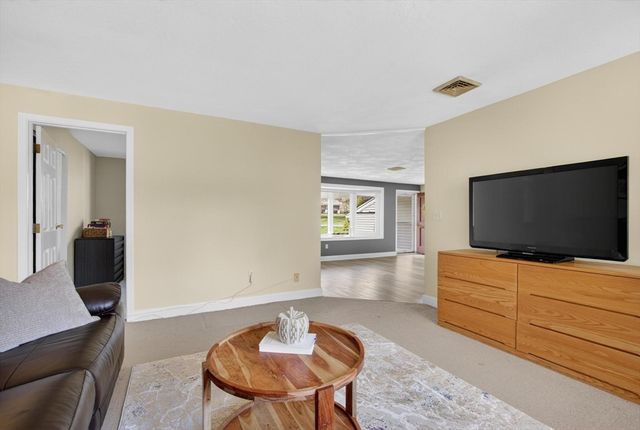 15 San Mateo Dr, Chelmsford, MA 01824