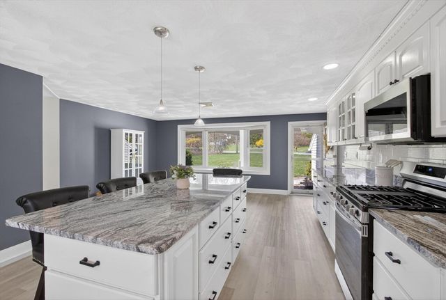 15 San Mateo Dr, Chelmsford, MA 01824