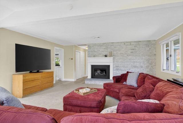 15 San Mateo Dr, Chelmsford, MA 01824