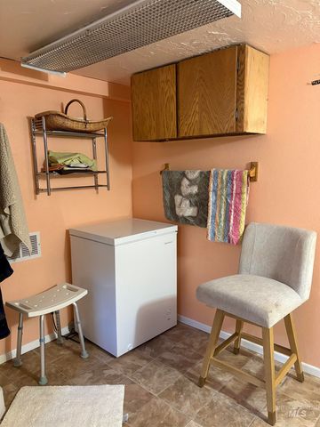 2068 Sherry Ln, Twin Falls, ID 83301