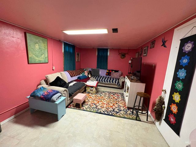 2068 Sherry Ln, Twin Falls, ID 83301