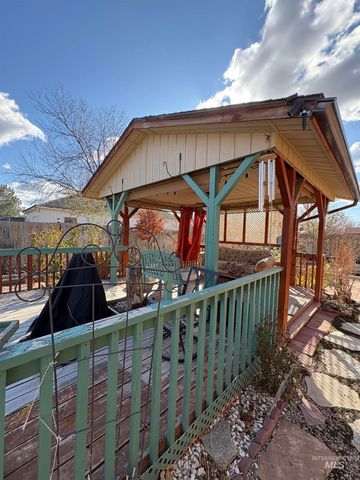 2068 Sherry Ln, Twin Falls, ID 83301